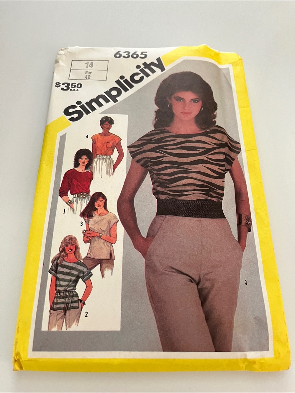 Vintage Simplicity Sewing Pattern Uncut Never Used